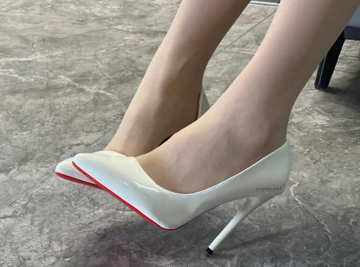 白龙猫女 – 天蓝色套装【27P】